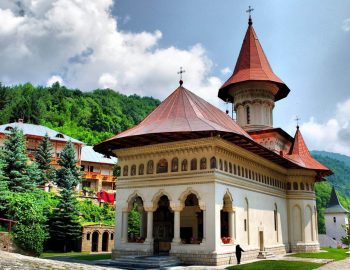 353.Cheile_R_me_ului_i_M_n_stirea_de_la_R_me_8