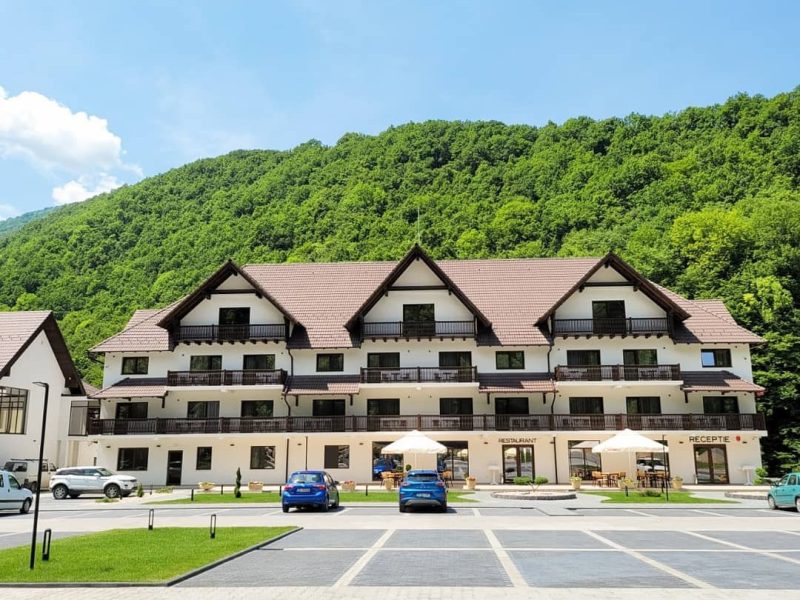 209302145_3139997956228946_2627368980351376330_n-1080×1080