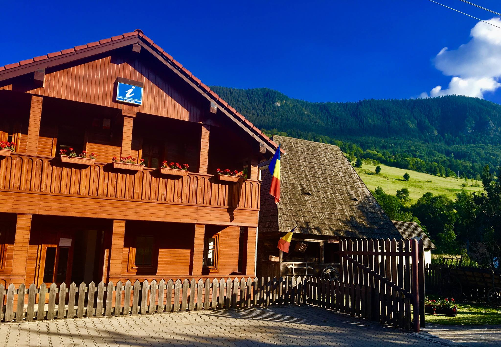 326280735_1288941418619064_6649487536856921469_n